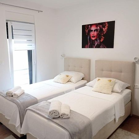 Apartman Franc S วีร์ ภายนอก รูปภาพ
