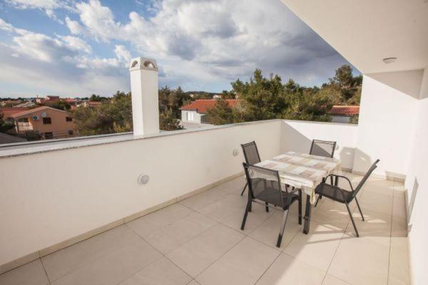 Apartman Franc S วีร์ ภายนอก รูปภาพ